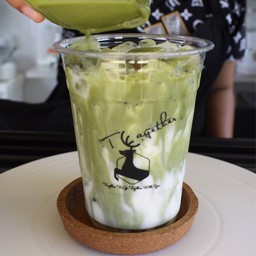 เสิร์ฟมัจฉะจากทางร้าน