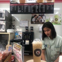 All Cafe 7 Eleven ตรงข้ามอนุสรณ์สถานแฝด อิน-จัน ลาดใหญ่