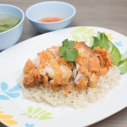ข้าวมันไก่ (ไก่ทอด)