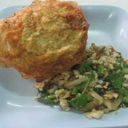 กะเพราไก่ ไข่ดาว Rice+Saute'leaf basil with chicken+fried egg