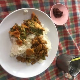 คั่วกลิ้งหมู+ไข่ชะอม 50฿