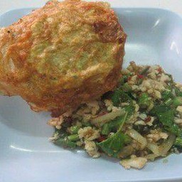 ข้าวไก่กระเพรา+ไข่เจียว Rice+saute'leaf basil witch chicken+omelet