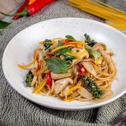 Spaghetti Thai herbs and mix mushroom