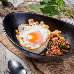 ข้าวหมูคั่ว ไข่ดาว