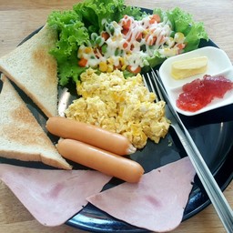 Fried eggs set (100 บาท) 