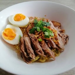 บะหมี่แห้งขาหมู+ไข่