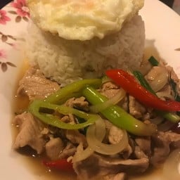 ข้าวราดผัดพริกหยวก