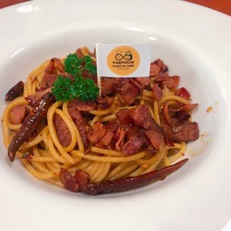 สปาเก็ตตี้พริกแห้งเบคอนกรอบ