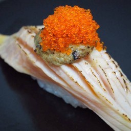 ข้าวปั้นแซลมอน ซอสฟัวกราส์