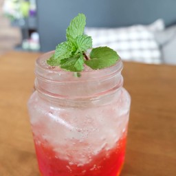 สตอเบอร์รี่โซดา