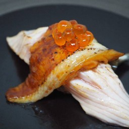 ข้าวปั้นแซลมอนปลาไหล