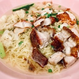ธัญทิพย์ บะหมี่กวางตุ้ง หมูแดง หมูกรอบ ศาลเจ้าพ่อเสือ