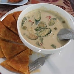 โรตีเขียวหวานหมูผัดแห้ง