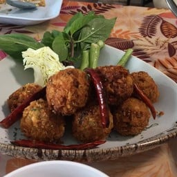 ลาบหมูทอด