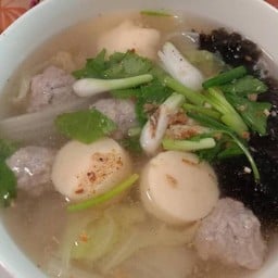 แกงจืดเต้าหู้หมูสับสาหร่าย