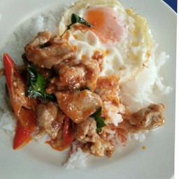ข้าวผัดพริกแกงหมู