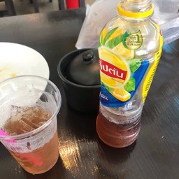 ลิปตัน ไอซ์ที ชาดำมะนาว 445 มล.
