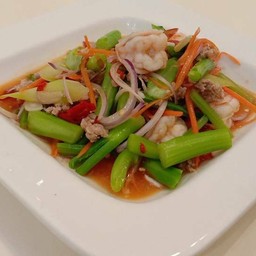 ยำก้านคะน้ากุ้งสด