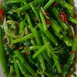ข้าวผัดผักบุ้งไฟแดง