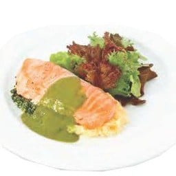 สเต็กปลาแซลมอนซอสครีมสมุนไพรอิตาเลี่ยน