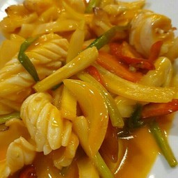 ข้าวหมึกผัดไข่เค็ม