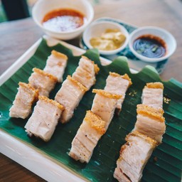 หมูกรอบคือดีมากกกก หนังบางกรอบ เนื้อไม่แห้ง