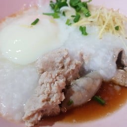 โจ๊กหมูสับ+เครื่องใน+ไข่ไก่ลวก