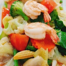ผัดผักรวมมิตรกุ้ง