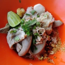 เตี๋ยวหมูต้มยำ เส้นเล็ก แห้งยำ ธรรมดา