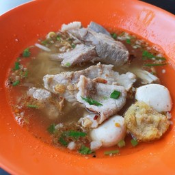 เตี๋ยวหมูต้มยำ เส้นเล็กยำ พิเศษ