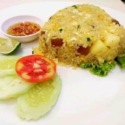 ข้าวผัดสับปะรดกุนเชียง