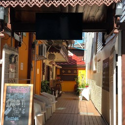 ทางเข้าจากถนนนเรศดำหริ