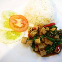 ข้าวราดกระเพราหมูยอ