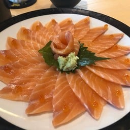อันนี้ของตายครับ ต้องมี แซลม่อนแล่บาง(ชอบกว่าซาซึมิ)