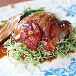อร่อย เป็ดนุ่มกรอบ น้ำราดรสชาติหวาน
