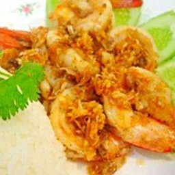 ข้าวราดกุ้งกระเทียมพริกไทย
