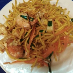 ผัดซีอิ้วหมี่กรอบหมู