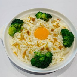 หอยเชลล์ผัดไข่ขาว