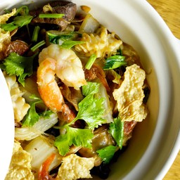 อาหารหากินยาก สูตรไหหลำ รสกลมกล่อม เลือกกุ้งตัวใหญ่มาปรุงจับคู่กับฟองเต้าหู้ทอด
