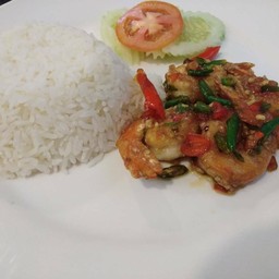 ข้าวราดกุ้งผัดพริกขี้หนู