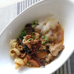 เส้นใหญ่น้ำเงี้ยว