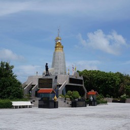 อนุสาวรีย์กรมหลวงชุมพรเขตอุดมศักดิ์ และประภาคารกาญจนาภิเษก