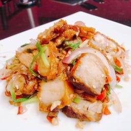 หมูกรอบผัดพริกเกลือ