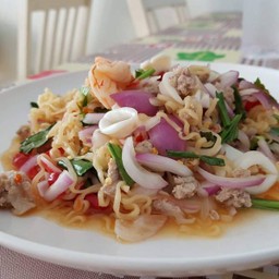 ยำมาม่าทะเล