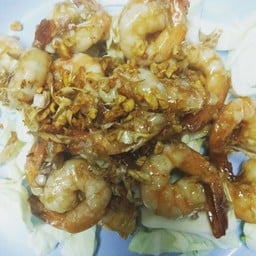 กุ้งทอดกระเทียมพริกไทย Fried shrimp with garlic