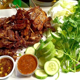 เซ็ตหมูร้อนๆ 25ไม้ พร้อมข้าวเหนียวร้อนๆ 4ห่อฟรี แระผักสด ฟรีน้ำจิ้มปลาร้า รสเด็ด+น้ำจิ้มแจ่ว