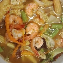 แกงส้มชะอมไข่ใส่กุ้ง Yellow curry with omelet and shrimp