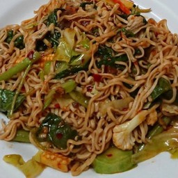 ผัดขี้เมามาม่ากุ้ง Instand noodles fried spicy with shrimp