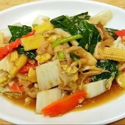 ผัดผักรวมมิตร Saute'mixed vagetables