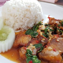 ข้าวกระเพราหมูกรอบ